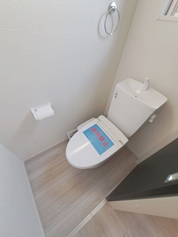 トイレにはウォシュレット機能を標準装備。