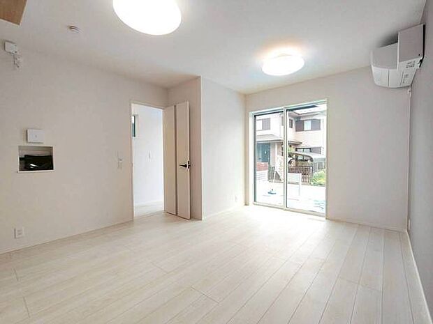 家族が一番集まる場所だから広々としつつも素敵な空間であって欲しい。みんながくつろぐリビングからキッチンまでが一つの空間のように繋がる間取り。