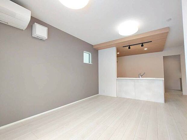 家族が一番集まる場所だから広々としつつも素敵な空間であって欲しい。みんながくつろぐリビングからキッチンまでが一つの空間のように繋がる間取り。