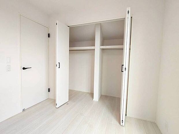 各お部屋に収納が設置されています。 