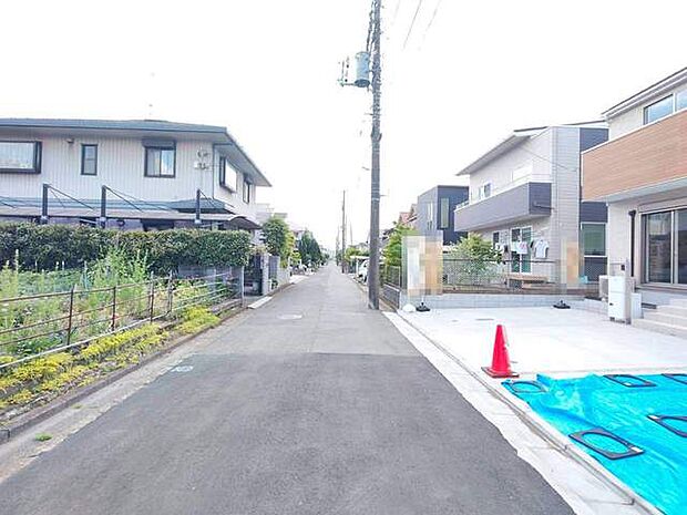 周辺は住宅が建ち並ぶ閑静な住宅街です。
