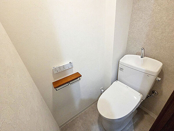 トイレにはウォシュレット機能を標準装備。