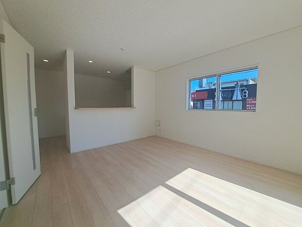 家族が一番集まる場所だから広々としつつも素敵な空間であって欲しい。みんながくつろぐリビングからキッチンまでが一つの空間のように繋がる間取り。