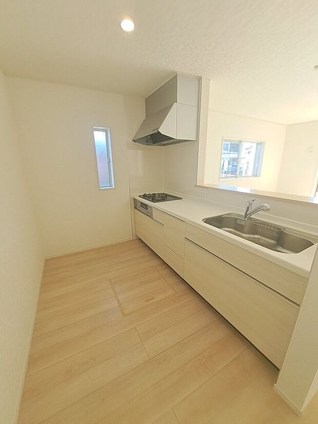 お料理をしながらリビングの家族やゲストとの会話が楽しめるカウンタータイプのキッチン。毎日のお料理を楽しく快適に。