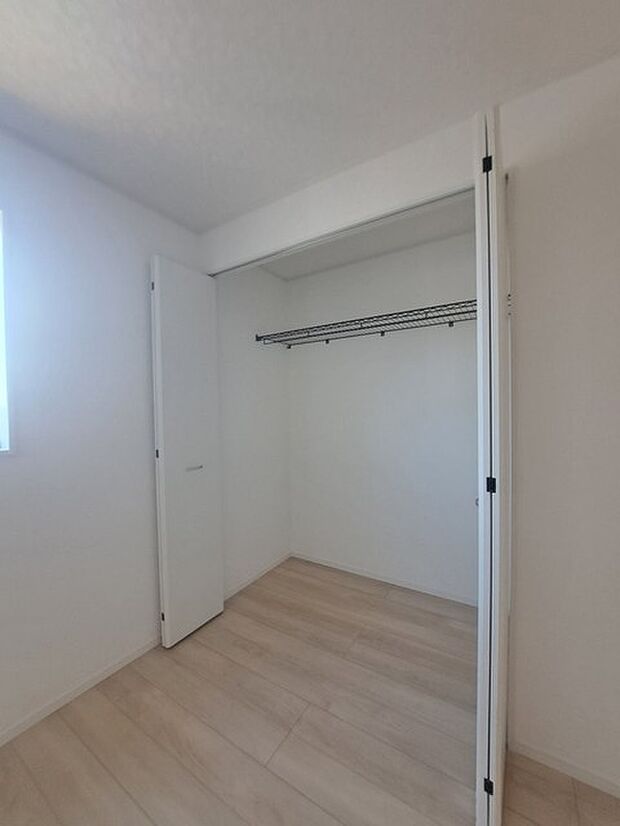各お部屋に収納が設置されています。