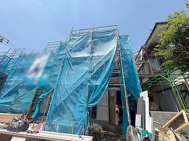 現在建物を建築中です、建築中の物件については現地確認の他、同施工会社の完成施工例のご案内、担当者のプレゼンテーションにてご検討ください。適切なご検討の方法をご説明させて頂きます。