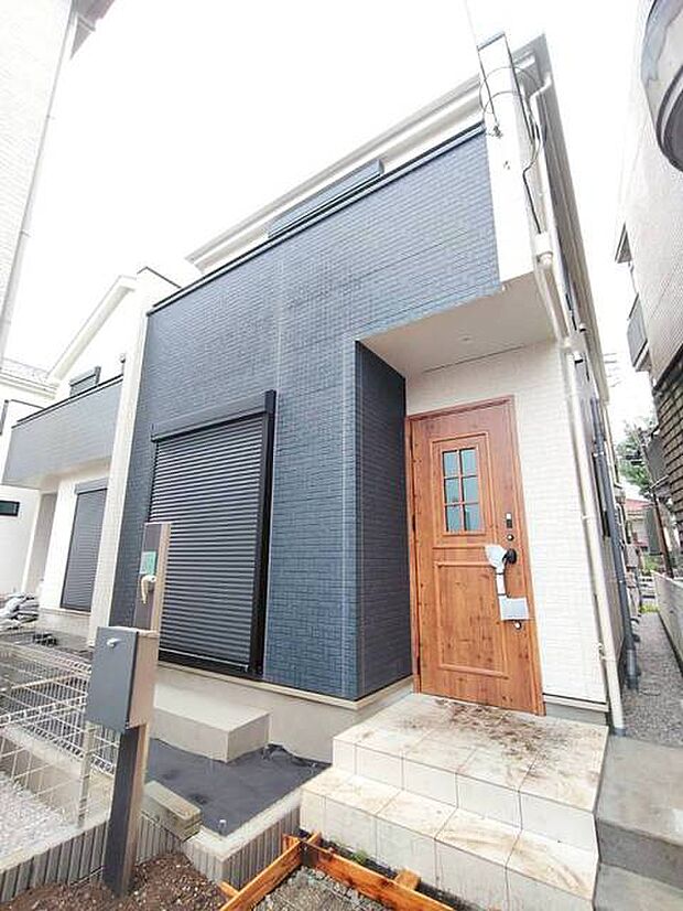 建物が完成しましたので室内のご見学予約スタート。当日のご見学予約も大歓迎です。お気軽にご連絡ください。エステート白馬国分寺店は火曜水曜も営業しております。
