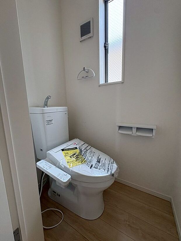 トイレにはウォシュレット機能を標準装備。
