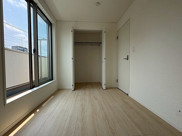 各お部屋に収納が設置されています。