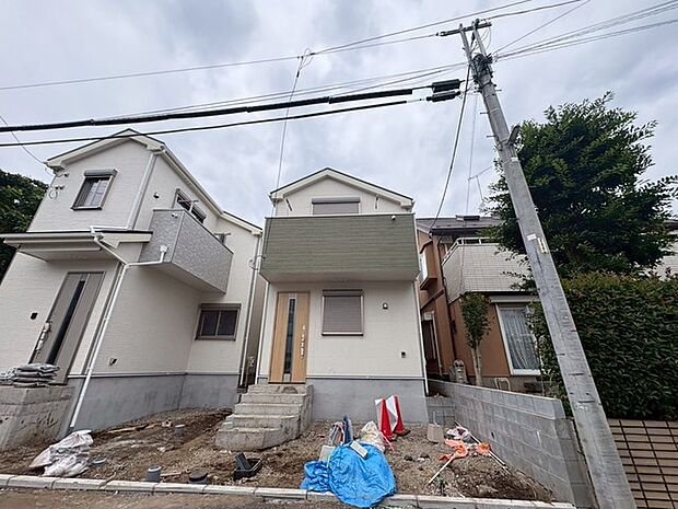 周辺は住宅が建ち並ぶ閑静な住宅街です。