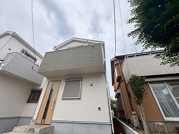 建物が完成しましたので室内のご見学予約スタート。当日のご見学予約も大歓迎です。お気軽にご連絡ください。エステート白馬国分寺店は火曜水曜も営業しております。