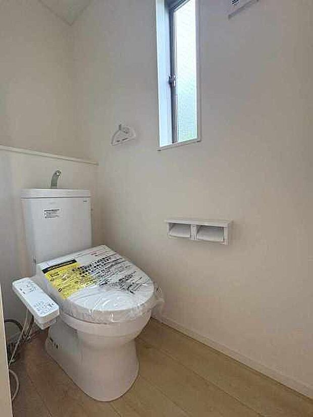 トイレにはウォシュレット機能を標準装備。
