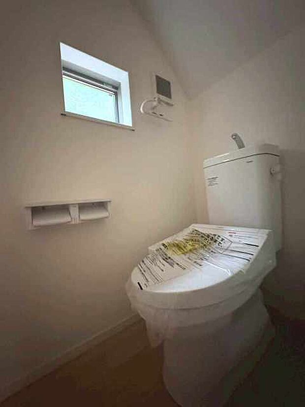 トイレにはウォシュレット機能を標準装備。