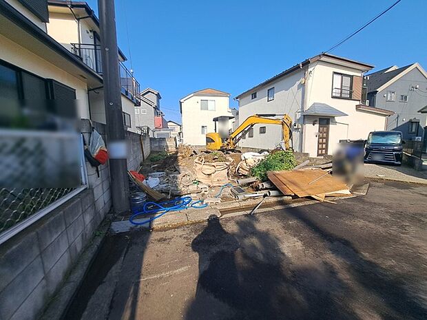 現在建物を建築中です、建築中の物件については現地確認の他、同施工会社の完成施工例のご案内、担当者のプレゼンテーションにてご検討ください。適切なご検討の方法をご説明させて頂きます。