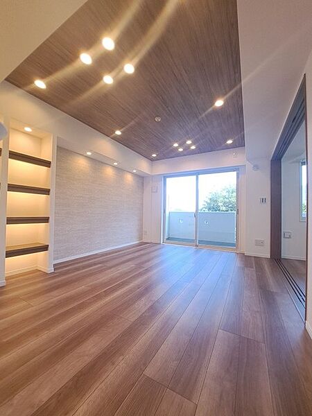 家族みんなが集まるリビング。広さを重視した家族全員が集まれるリビングは、住む上で大事な空間になります。