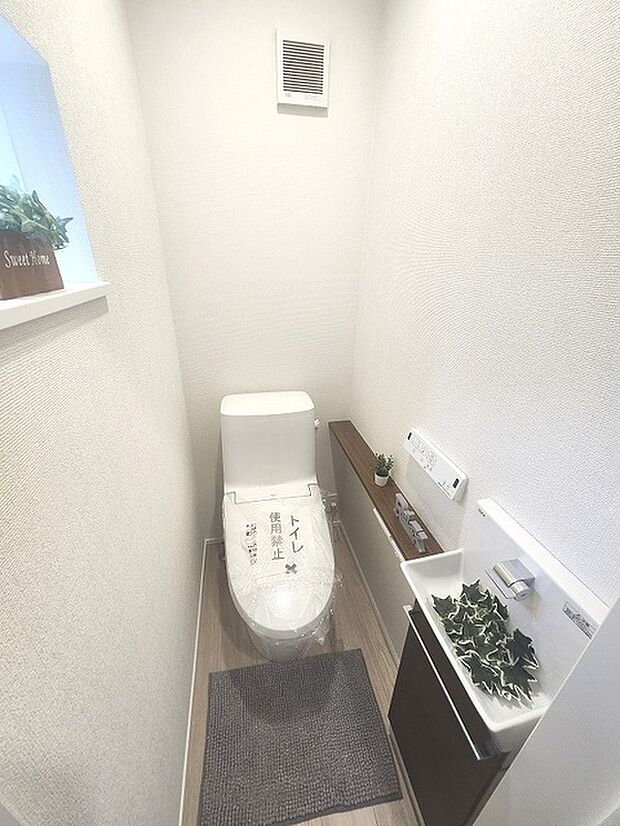 トイレにはウォシュレット機能を標準装備。