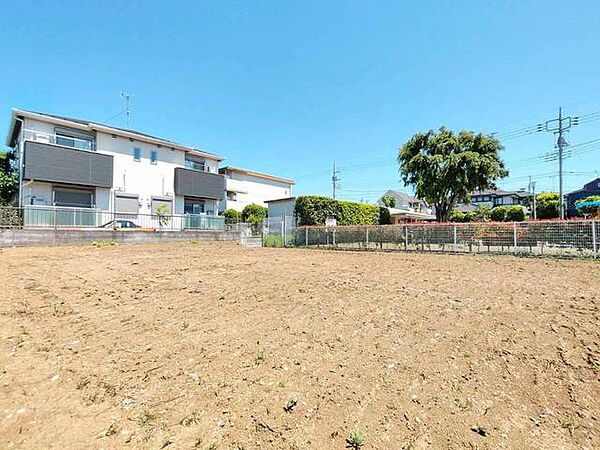 土地物件にはご確認頂くポイントがたくさんございます、土地だけのご見学の際もご遠慮せず、ぜひお気軽に担当スタッフにお申しつけくださいませ。