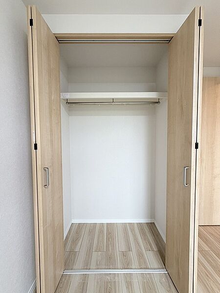 各所に効率的に配置された収納スペースがあり、日常のモノをすっきりと収納できます。