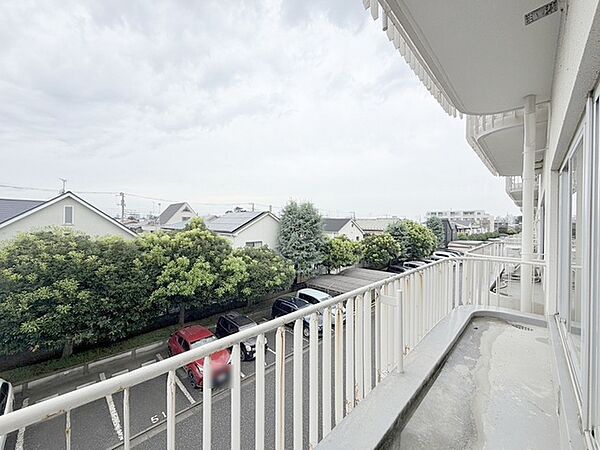 バルコニーからの眺望です。実際に現地で眺望もご確認ください。