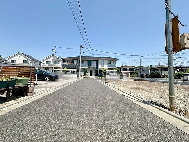 周辺は住宅が建ち並ぶ閑静な住宅街です。 
