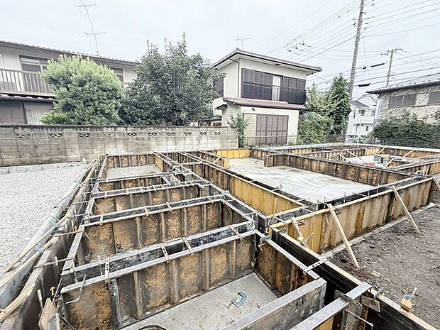 現在建物を建築中です、建築中の物件については現地確認の他、同施工会社の完成施工例のご案内、担当者のプレゼンテーションにてご検討ください。適切なご検討の方法をご説明させて頂きます。