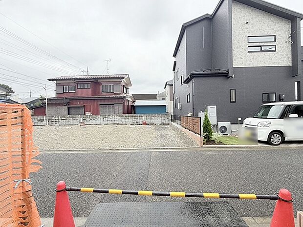 周辺は住宅が建ち並ぶ閑静な住宅街です。