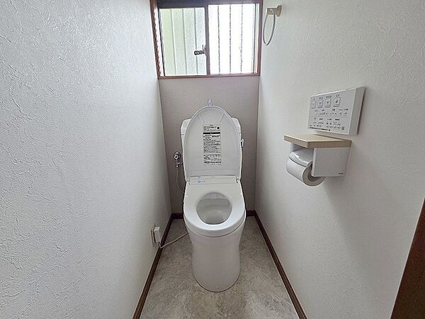 トイレにはウォシュレット機能を標準装備。