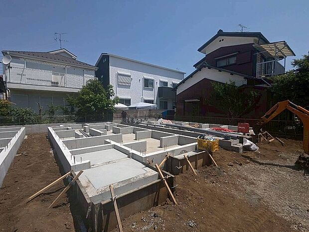 現在建物を建築中です、建築中の物件については現地確認の他、同施工会社の完成施工例のご案内、担当者のプレゼンテーションにてご検討ください。適切なご検討の方法をご説明させて頂きます。 
