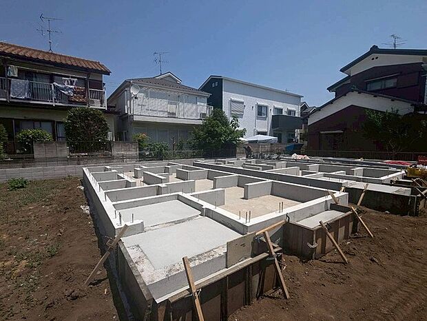 現在建物を建築中です、建築中の物件については現地確認の他、同施工会社の完成施工例のご案内、担当者のプレゼンテーションにてご検討ください。適切なご検討の方法をご説明させて頂きます。 