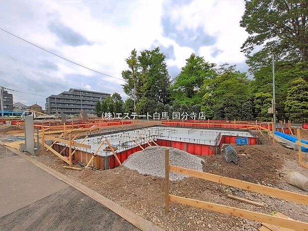 現在建物を建築中です、建築中の物件については現地確認の他、同施工会社の完成施工例のご案内、担当者のプレゼンテーションにてご検討ください。適切なご検討の方法をご説明させて頂きます。 