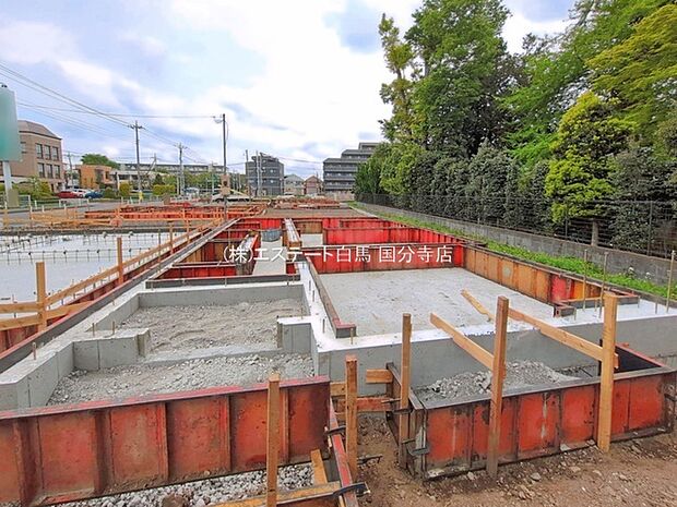現在建物を建築中です、建築中の物件については現地確認の他、同施工会社の完成施工例のご案内、担当者のプレゼンテーションにてご検討ください。適切なご検討の方法をご説明させて頂きます。 