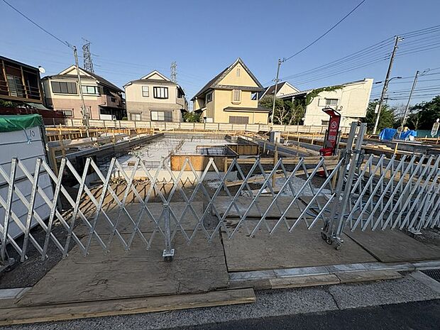 現在建物を建築中です、建築中の物件については現地確認の他、同施工会社の完成施工例のご案内、担当者のプレゼンテーションにてご検討ください。適切なご検討の方法をご説明させて頂きます。