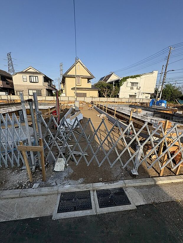 現在建物を建築中です、建築中の物件については現地確認の他、同施工会社の完成施工例のご案内、担当者のプレゼンテーションにてご検討ください。適切なご検討の方法をご説明させて頂きます。