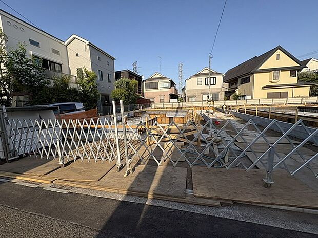 現在建物を建築中です、建築中の物件については現地確認の他、同施工会社の完成施工例のご案内、担当者のプレゼンテーションにてご検討ください。適切なご検討の方法をご説明させて頂きます。