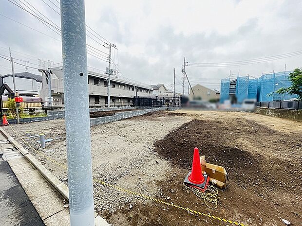 現在建物を建築中です、建築中の物件については現地確認の他、同施工会社の完成施工例のご案内、担当者のプレゼンテーションにてご検討ください。適切なご検討の方法をご説明させて頂きます。