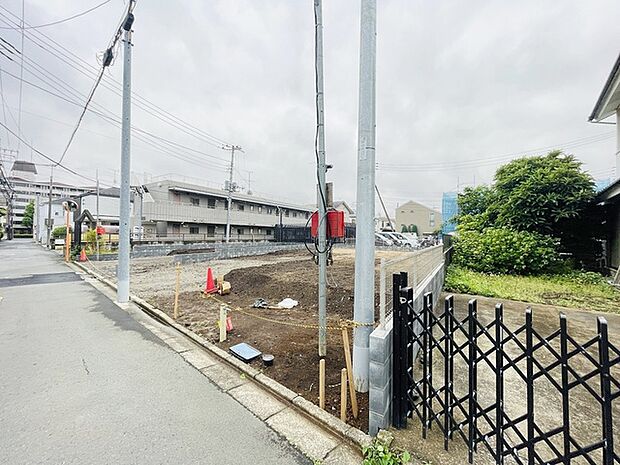 現在建物を建築中です、建築中の物件については現地確認の他、同施工会社の完成施工例のご案内、担当者のプレゼンテーションにてご検討ください。適切なご検討の方法をご説明させて頂きます。 
