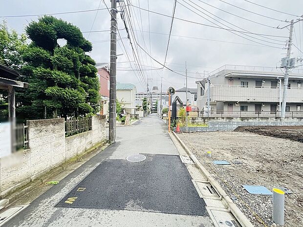 周辺は住宅が建ち並ぶ閑静な住宅街です。 
