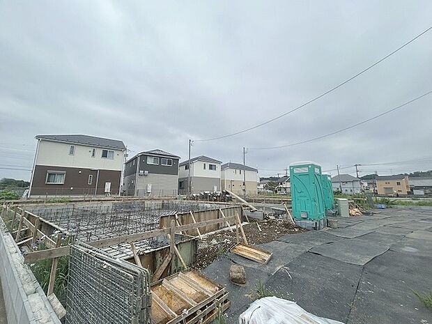 現在建物を建築中です、建築中の物件については現地確認の他、同施工会社の完成施工例のご案内、担当者のプレゼンテーションにてご検討ください。適切なご検討の方法をご説明させて頂きます。