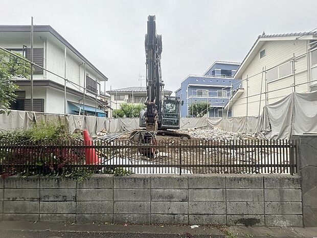 土地物件にはご確認頂くポイントがたくさんございます、土地だけのご見学の際もご遠慮せず、ぜひお気軽に担当スタッフにお申しつけくださいませ。
