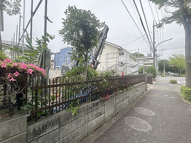 現地のご見学予約もスタートしました。周辺で売りに出ている物件も沢山御座います。まとめてご見学ができますのでお気軽にお申しつけください。