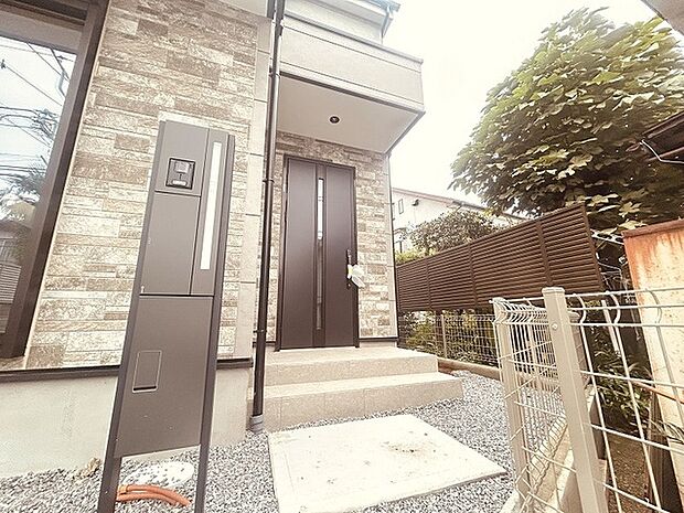 建物が完成しましたので室内のご見学予約スタート。当日のご見学予約も大歓迎です。お気軽にご連絡ください。エステート白馬国分寺店は火曜水曜も営業しております。