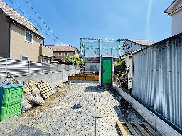 現在建物を建築中です、建築中の物件については現地確認の他、同施工会社の完成施工例のご案内、担当者のプレゼンテーションにてご検討ください。適切なご検討の方法をご説明させて頂きます。
