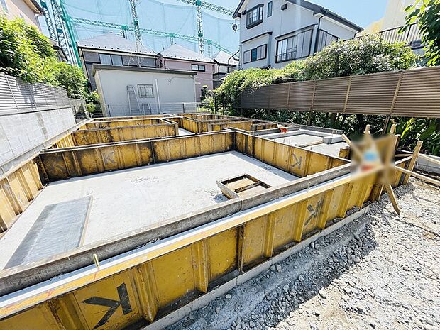 現在建物を建築中です、建築中の物件については現地確認の他、同施工会社の完成施工例のご案内、担当者のプレゼンテーションにてご検討ください。適切なご検討の方法をご説明させて頂きます。