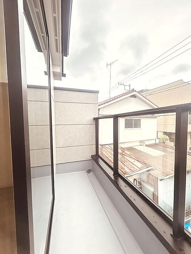 季節の変化や天気の良い日には、バルコニーでの時間が心地よく、気分をリフレッシュさせることができます。 
