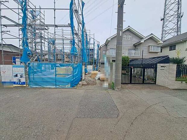 現在建物を建築中です、建築中の物件については現地確認の他、同施工会社の完成施工例のご案内、担当者のプレゼンテーションにてご検討ください。適切なご検討の方法をご説明させて頂きます。 