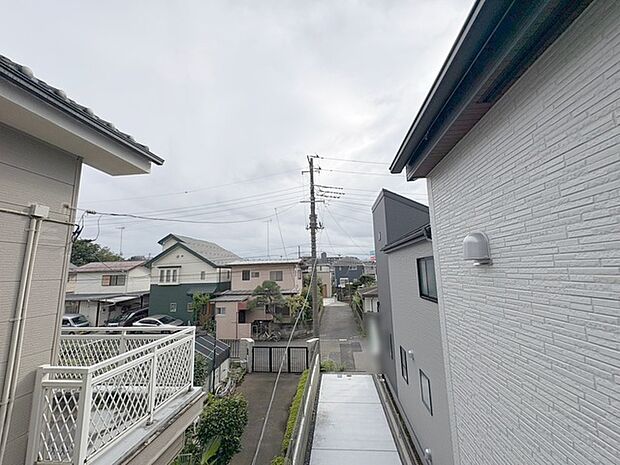 窓からの眺望です。実際に現地で眺望もご確認ください。