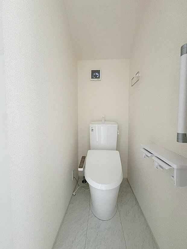 トイレにはウォシュレット機能を標準装備。