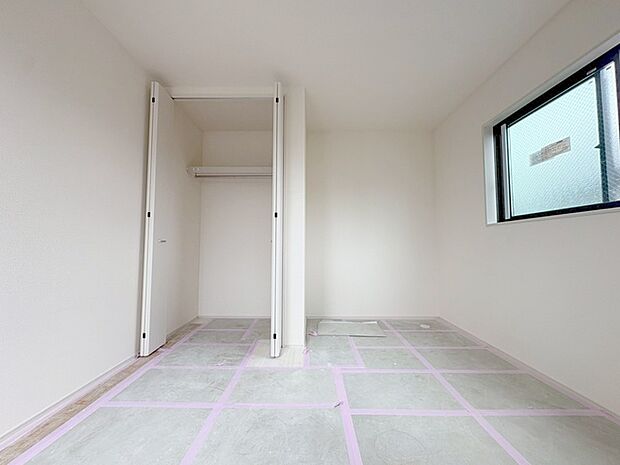各お部屋に収納が設置されています。