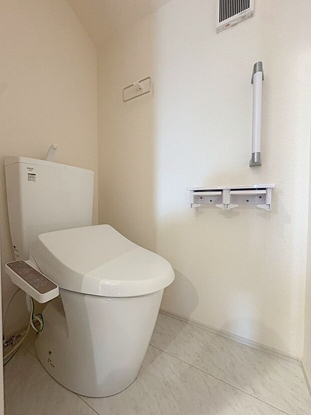 トイレにはウォシュレット機能を標準装備。