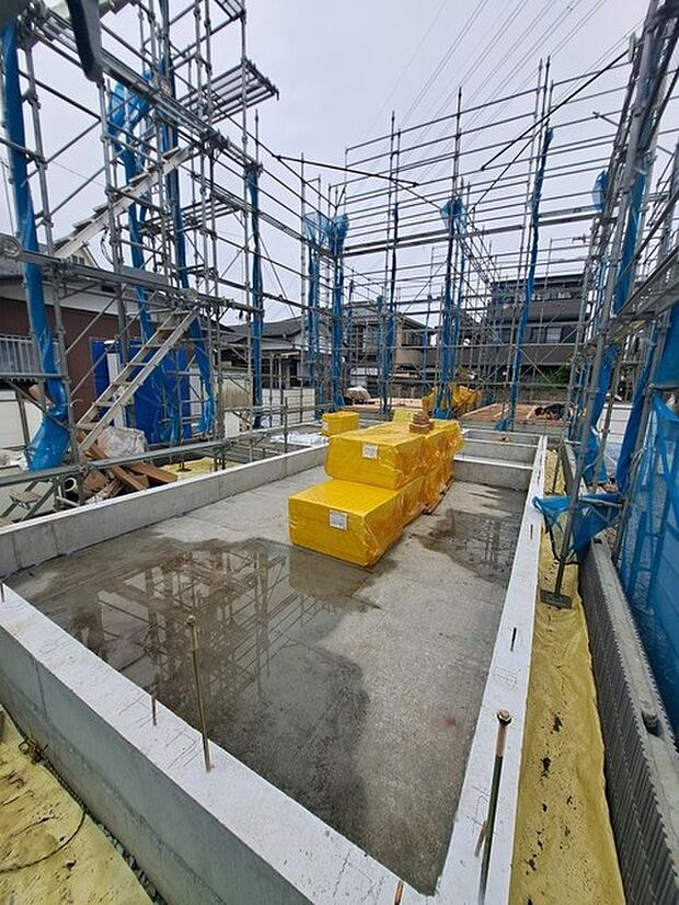 現在建物を建築中です、建築中の物件については現地確認の他、同施工会社の完成施工例のご案内、担当者のプレゼンテーションにてご検討ください。適切なご検討の方法をご説明させて頂きます。 